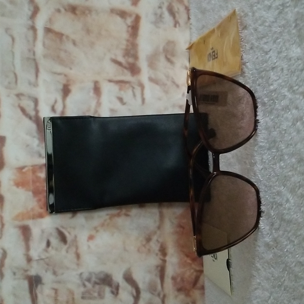 New Fendi Injection Plastic Cat-Eye Sunglasses - Picture 2 of 16